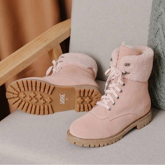 New pale pink UGG boots in box - Picture 2 of 5